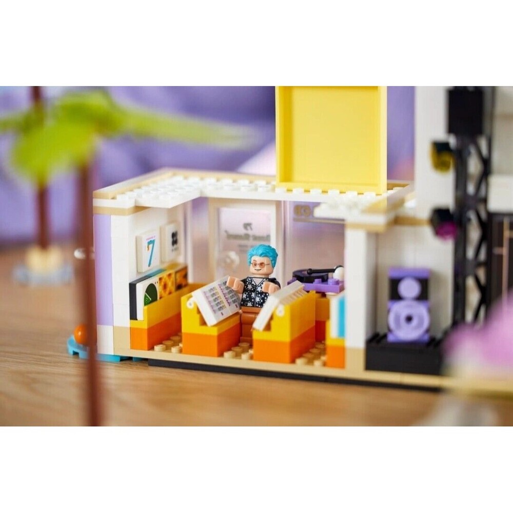LEGO Ideas BTS Dynamite Set 21339 – 749pcs – New Sealed – 2023 First Release - Picture 7 of 16